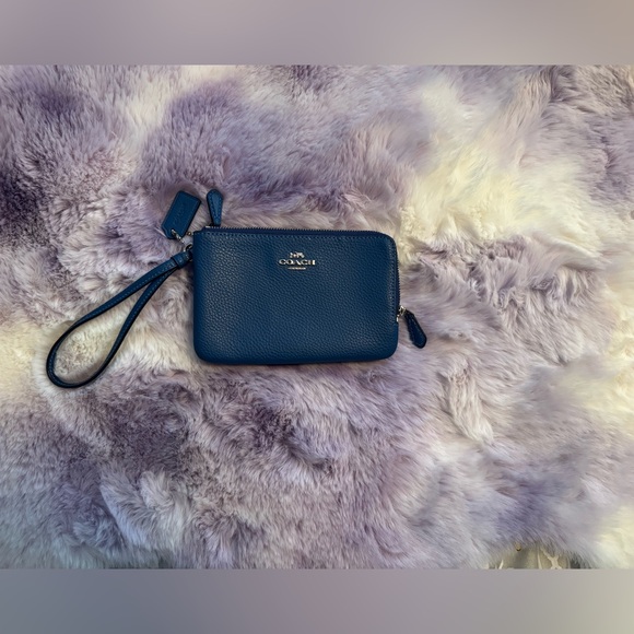 Coach Handbags - Coach Double Pocket Pebble Leather Wristlet